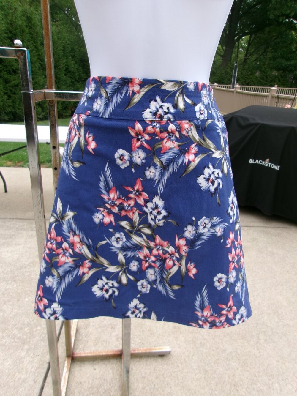 NWT MARIO SERRANI BLUE FLORAL PRINT SKORTS XL